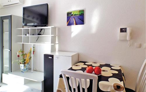 Cozy Studio In Makarska With Wifi