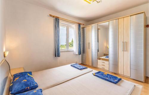 Postel nebo postele na pokoji v ubytování 4 Bedroom Nice Apartment In Pula