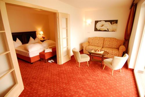 Ліжко або ліжка в номері Mirabell Alpine Garden Resort & Spa