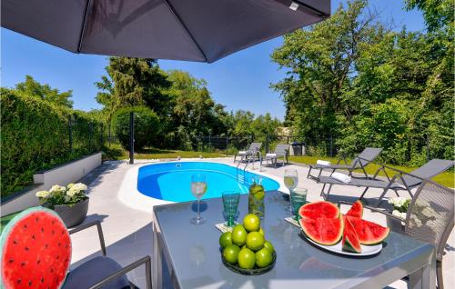 Бассейн в 2 Bedroom Lovely Home In Vinica Breg или поблизости