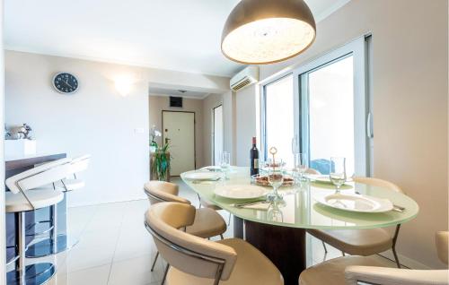 3 Bedroom Gorgeous Apartment In Split