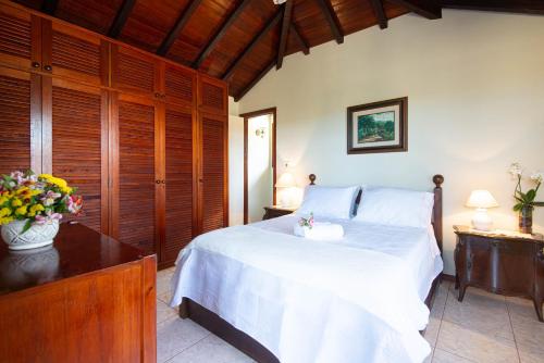 Ένα ή περισσότερα κρεβάτια σε δωμάτιο στο Casa em condomínio com piscina na melhor localização de Búzios - água e luz cobrados à parte