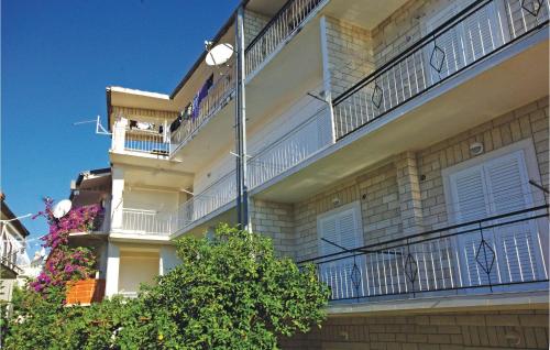 Nice Apartment In Makarska