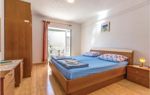 a small bedroom with a bed and a balcony at Nice Apartment In Makarska in Makarska