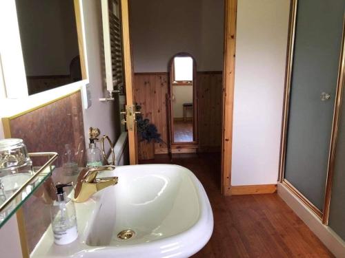 Ένα μπάνιο στο Binnilidh Mhor B&B