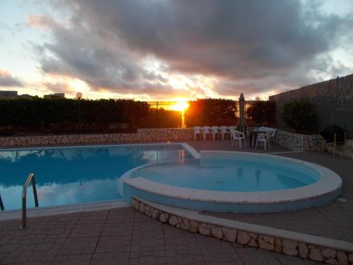 Bazén v ubytování Hotel Maremonti nebo v jeho okolí