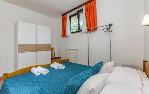 Łóżko lub łóżka w pokoju w obiekcie 2 Bedroom Stunning Apartment In Rovinj
