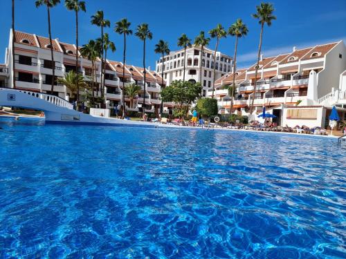 Duplex Parque Santiago 2 close to pool, sea + beach, central, Wifi, heated pool