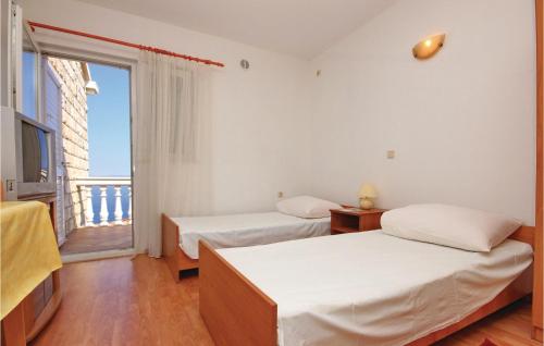Postel nebo postele na pokoji v ubytování Nice Apartment In Blato With House Sea View