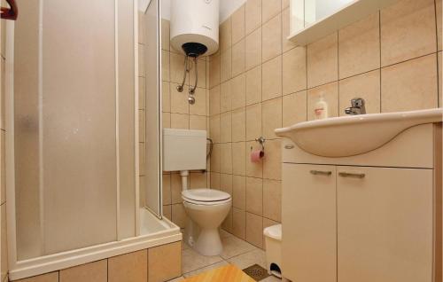 Koupelna v ubytování Nice Apartment In Blato With House Sea View