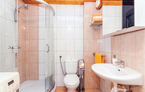 Kúpeľňa v ubytovaní 1 Bedroom Lovely Apartment In Krusevo