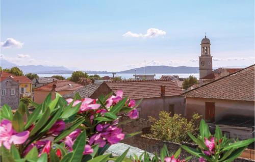 Amazing Apartment In Kastel Stari With Wifi