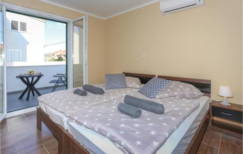 Amazing Apartment In Kastel Stari With Wifi