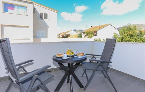 Amazing Apartment In Kastel Stari With Wifi