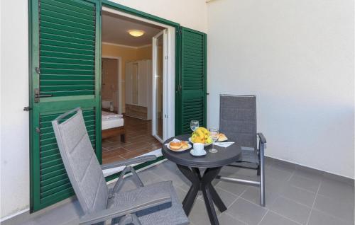 Amazing Apartment In Kastel Stari With Wifi