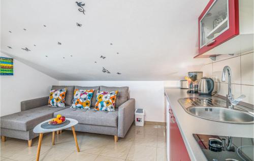 a living room with a couch and a table at Cozy Apartment In Njivice With Wifi in Njivice