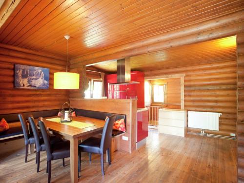 Η κουζίνα ή μικρή κουζίνα στο Chalet in Wörgl near SkiWelt Wilder Kaiser