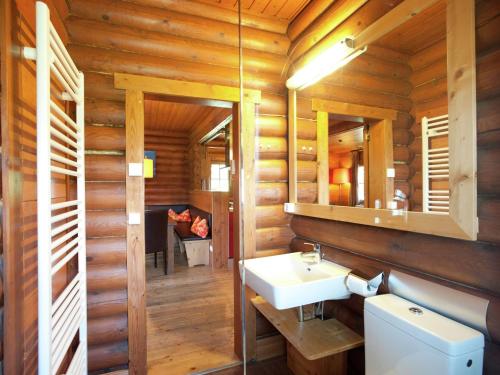 Ένα μπάνιο στο Chalet in Wörgl near SkiWelt Wilder Kaiser