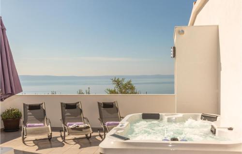 Two-Bedroom Apartment With Sea View In Makarska
