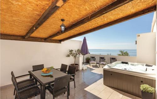 Two-Bedroom Apartment With Sea View In Makarska