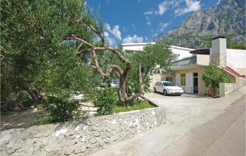 Two-Bedroom Apartment With Sea View In Makarska