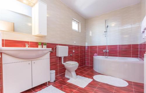 a bathroom with a toilet and a tub and a sink at Beautiful Apartment In Makarska With 2 Bedrooms And Wifi in Makarska