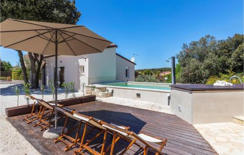 Lovely Apartment In Pula With Swimming Pool