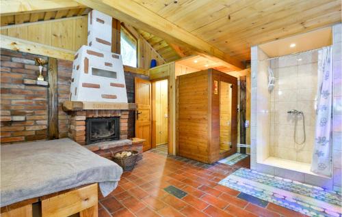 a bedroom with a fireplace and a bed and a shower at Amazing Home In Krizanec With 3 Bedrooms, Wifi And Outdoor Swimming Pool in Seketin