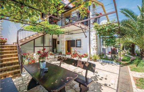 Two-Bedroom Apartment In Medulin