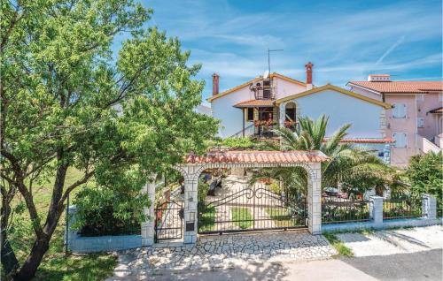 Two-Bedroom Apartment In Medulin