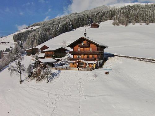 冬のBeautiful Mountainside Chalet in K nigsleitenの様子