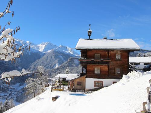 Beautiful Mountainside Chalet in K nigsleiten en invierno