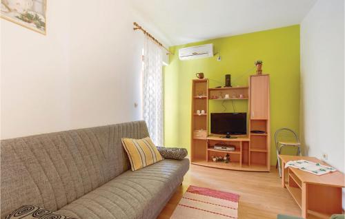 Posezení v ubytování Gorgeous Apartment In Mali Losinj