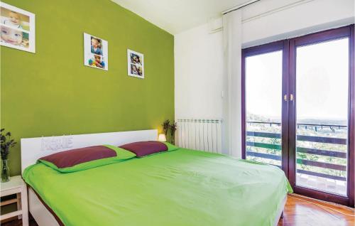Katil atau katil-katil dalam bilik di Gorgeous Apartment In Rukavac With Wifi