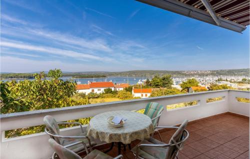 2 Bedroom Stunning Apartment In Punat