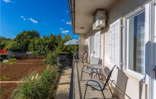 Balkón alebo terasa v ubytovaní 2 Bedroom Stunning Home In Omisalj