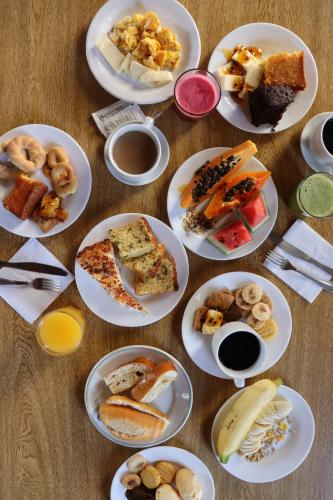 Opções de café da manhã disponíveis para hóspedes em Santuário do Caraça