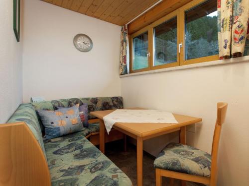 ein Wohnzimmer mit einem Sofa und einem Tisch in der Unterkunft Apartment in Montafon near the ski area in Sankt Gallenkirch