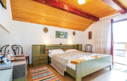 Postel nebo postele na pokoji v ubytování Amazing Apartment In Stolac With Kitchen