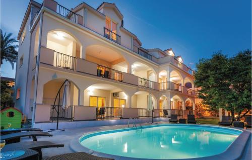 Cozy Apartment In Kastel Stafilic