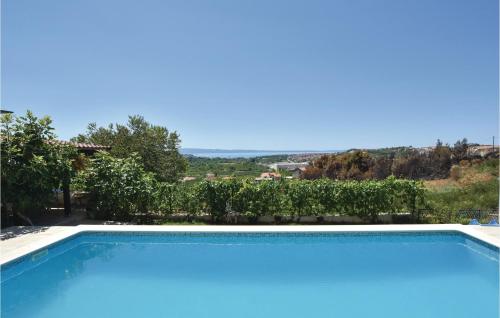 Two-Bedroom Apartment Zrnovnica With Sea View 05