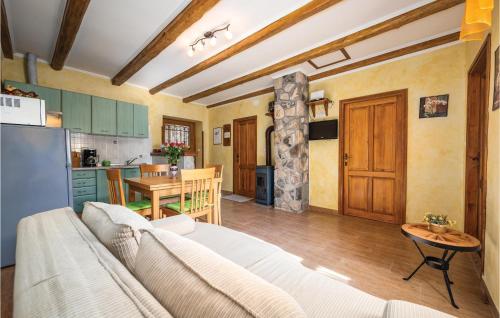 Kuchyň nebo kuchyňský kout v ubytování Holiday Home Faraguni Ii