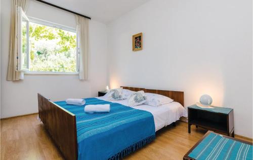 Postel nebo postele na pokoji v ubytování Beautiful Apartment In Brsecine With Kitchen