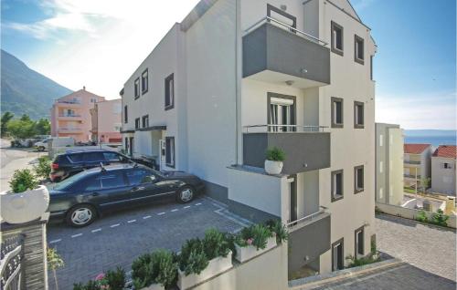 Two-Bedroom Apartment Makarska With Sea View 06