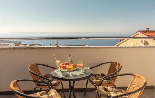 Two-Bedroom Apartment Makarska With Sea View 06