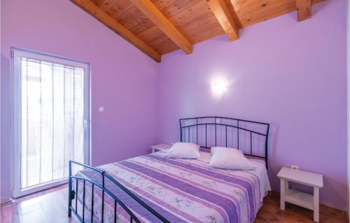 Llit o llits en una habitació de Stunning Home In Novaki With 2 Bedrooms And Wifi