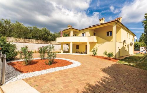 Amazing Home In Medulin