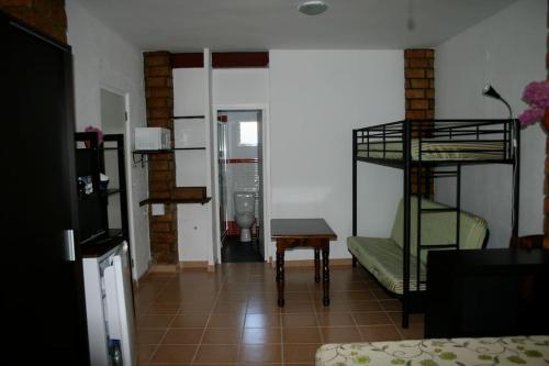 a living room with a bunk bed and a table at Sevilla a tus pies in Mairena del Aljarafe