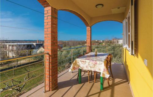 Balkón alebo terasa v ubytovaní Two-Bedroom Apartment In Dracevac Ninski