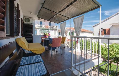 Balkón alebo terasa v ubytovaní Two-Bedroom Apartment In Vodice